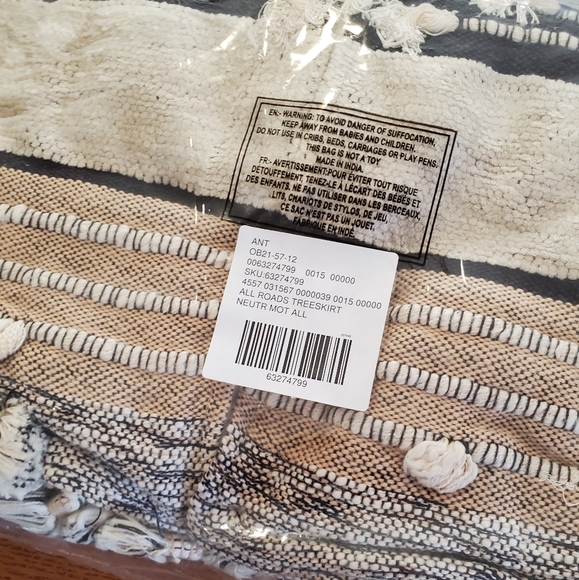 Anthropologie All Roads Textured Tree Skirt - neutral - Picture 7 of 8